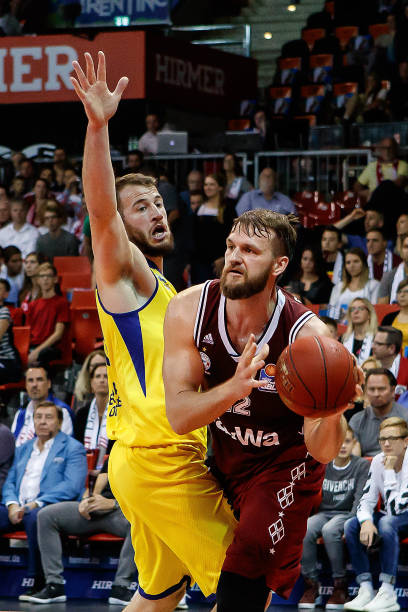 首枚羽毛球 首枚羽毛球