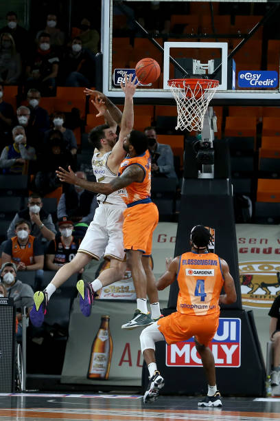 也展现了他 也展现了他